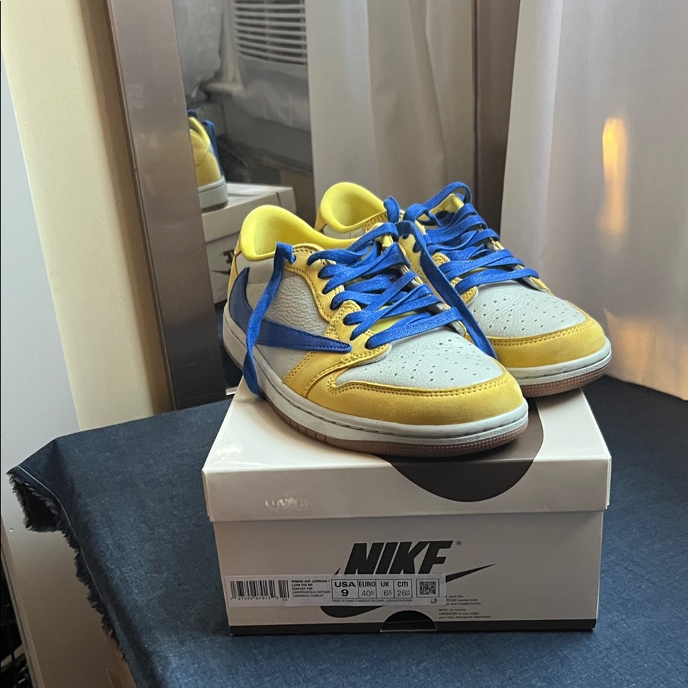 Travis Scott Canary wms 9 Authentic